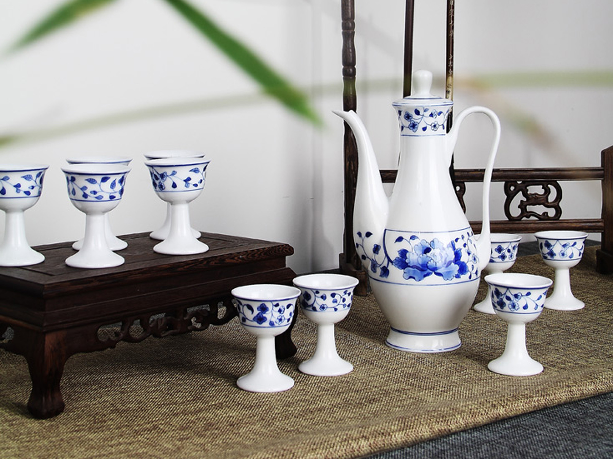 11頭手繪青花酒具--花滿(mǎn)園